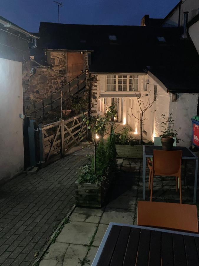 Plymouth Inn 오크햄프턴 외부 사진